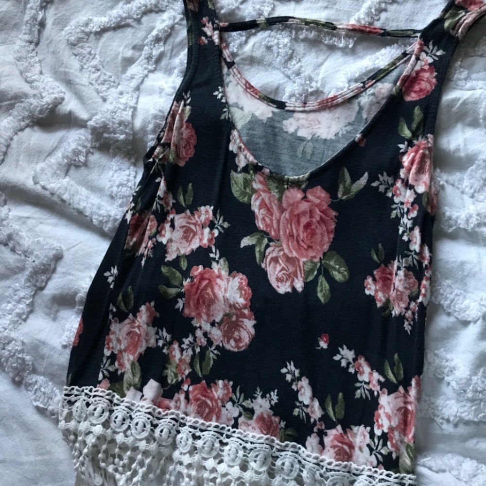 Crop top - Picture 2 of 3